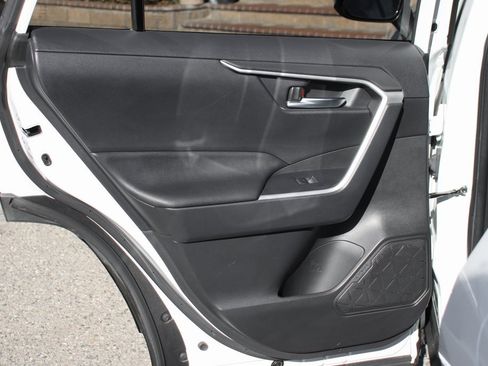 Used 2023 Toyota RAV4 XLE Premium image 33