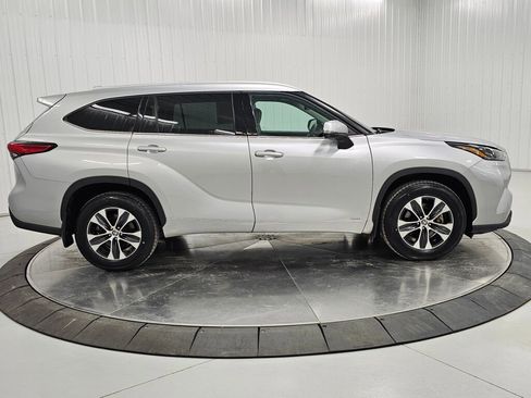Used 2022 Toyota Highlander XLE image 6