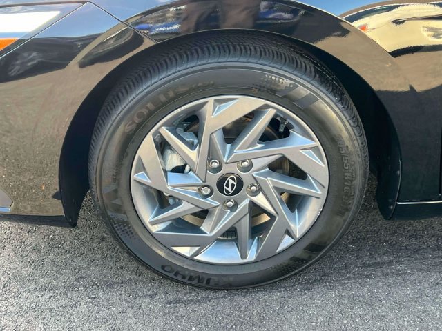 Certified 2024 Hyundai Elantra SEL FWD image 7