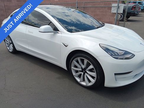 Used 2019 Tesla Model 3 Standard Range RWD image 2