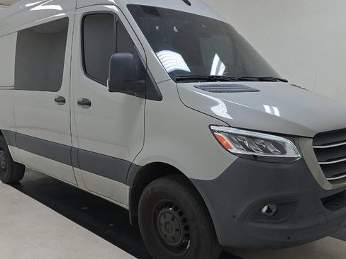Used 2024 Mercedes-Benz Sprinter 2500 image 3