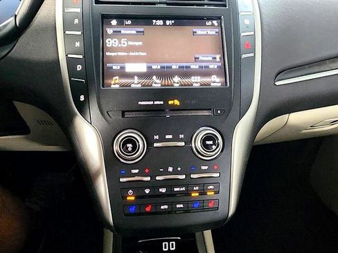 Used 2017 Lincoln MKC Reserve image 23