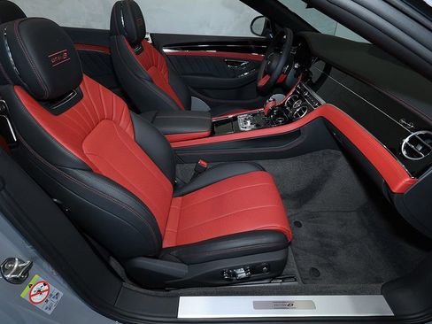 Used 2024 Bentley Continental GT V8 image 20