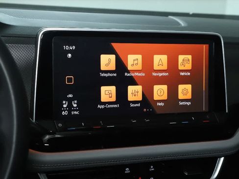 Certified 2024 Volkswagen Atlas Peak Edition SE AWD/4WD image 28