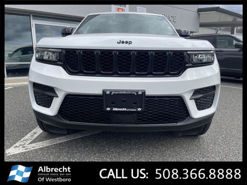 New 2025 Jeep Grand Cherokee Altitude image 8