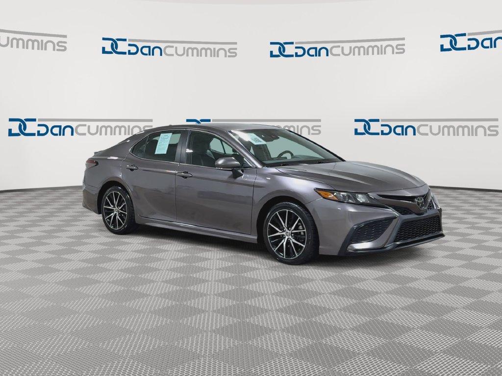 Used 2023 Toyota Camry SE FWD image 2