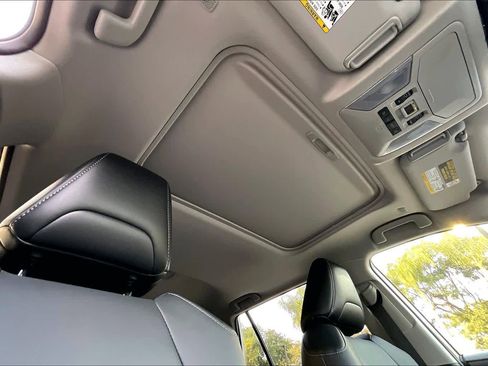 Used 2023 Toyota RAV4 XLE Premium image 12