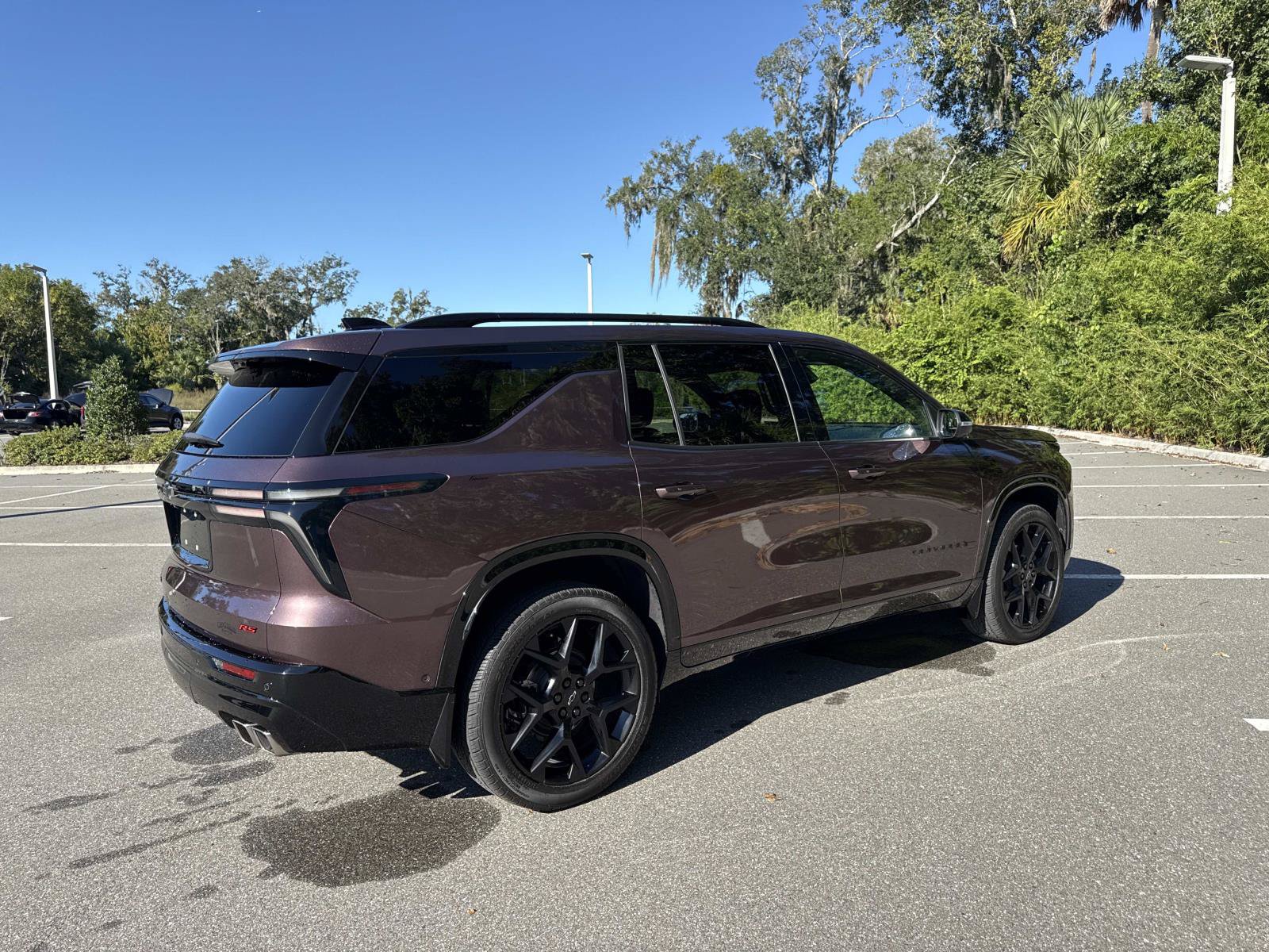 Used 2025 Chevrolet Traverse RS FWD image 3