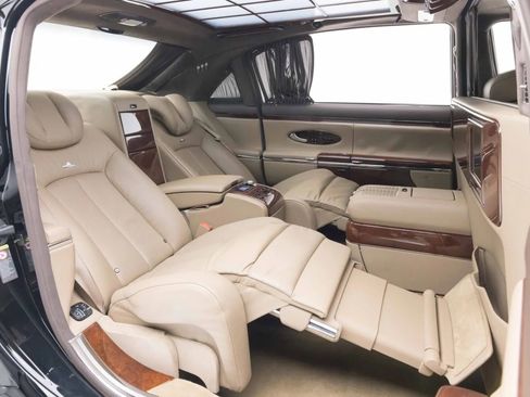 Used 2012 Maybach 62 RWD image 37