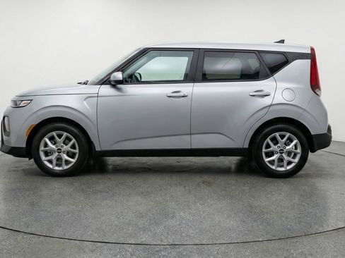 Used 2025 Kia Soul LX w/ LX Technology Package image 5