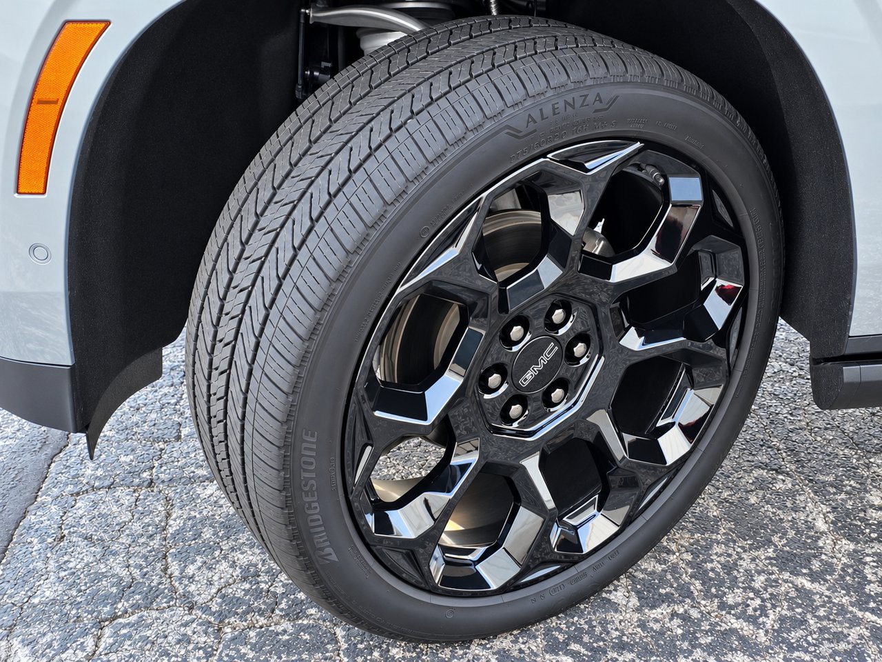 Used 2025 GMC Yukon Denali AWD/4WD image 14
