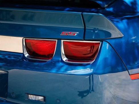 Used 2010 Chevrolet Camaro SS w/ RS Package RWD image 39