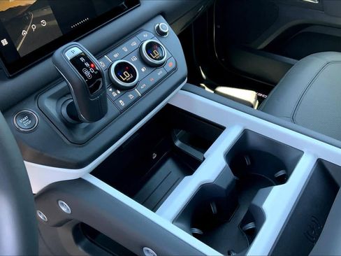 New 2025 Land Rover Defender 110 X-Dynamic SE image 7