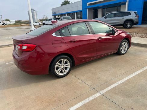 Used 2019 Chevrolet Cruze LT image 6