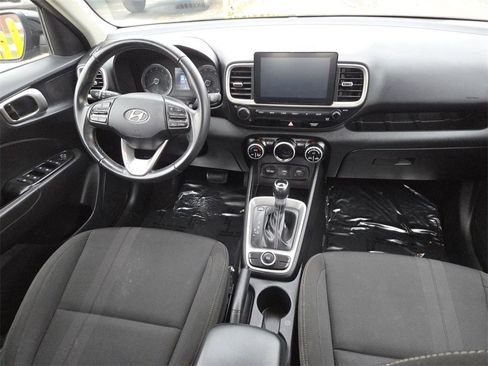 Used 2021 Hyundai Venue SEL w/ Cargo Package image 18
