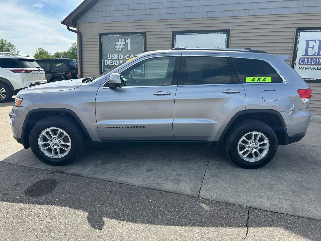 Used 2018 Jeep Grand Cherokee Laredo AWD/4WD image 8