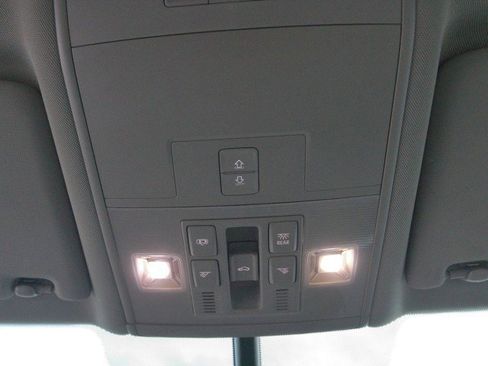 Used 2022 Volkswagen Atlas SE image 25