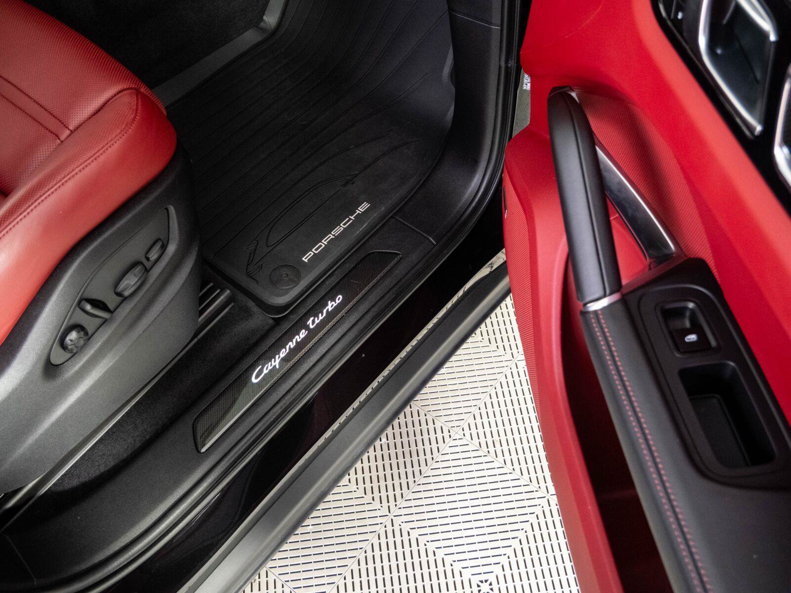 Certified 2023 Porsche Cayenne Turbo AWD/4WD image 26