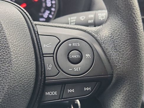 Used 2021 Toyota RAV4 LE image 28