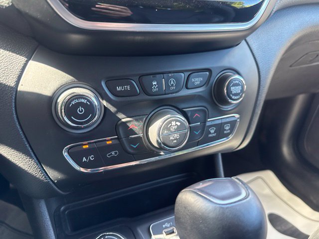 Used 2019 Jeep Cherokee Limited AWD/4WD image 22