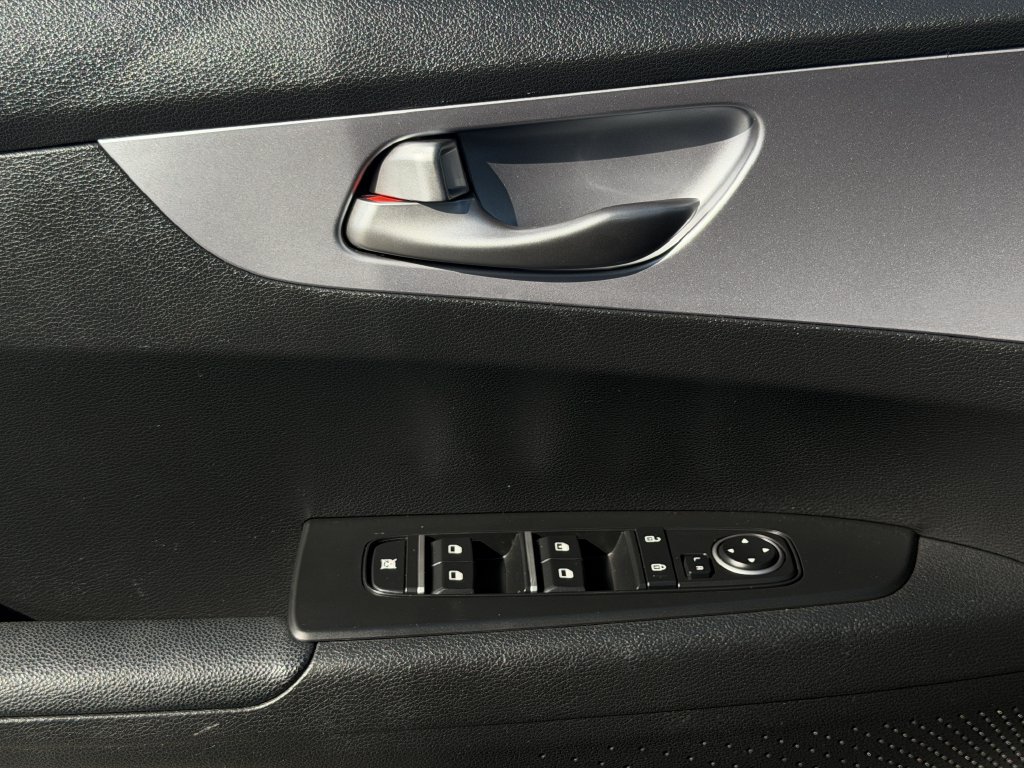 Used 2022 Kia Forte LXS FWD image 23