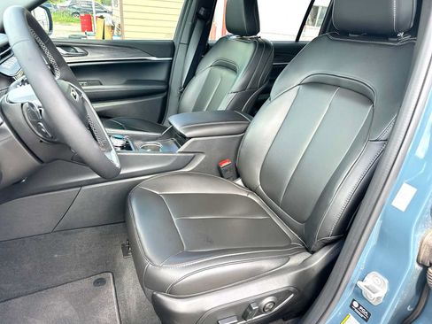 New 2026 Jeep Grand Cherokee L Limited w/ Limited Altitude Package AWD/4WD image 17