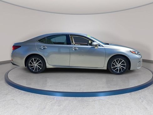 Used 2017 Lexus ES 350 w/ Navigation System Package FWD image 5