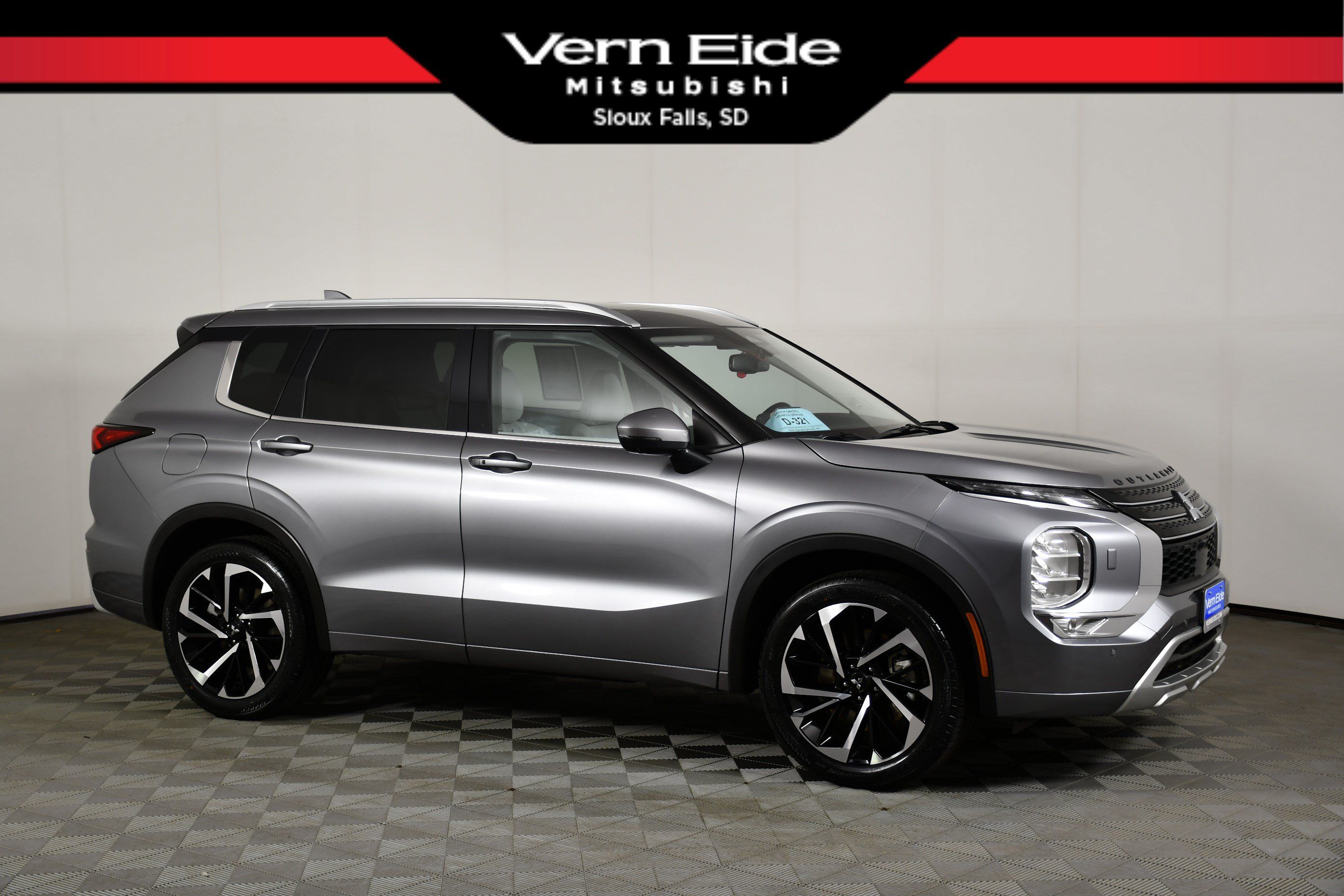 Used 2024 Mitsubishi Outlander SEL AWD/4WD image 1