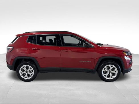 Used 2025 Jeep Compass Latitude AWD/4WD image 22