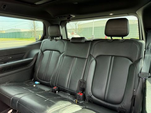 Used 2022 Jeep Wagoneer Series III w/ Premium Group I image 15