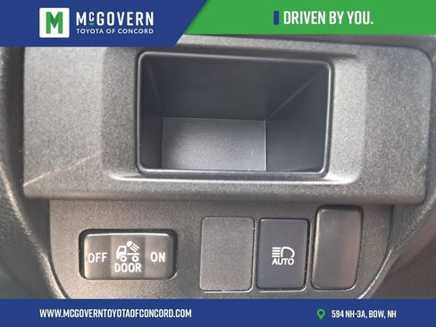 Used 2018 Toyota Tacoma SR5 AWD/4WD image 18