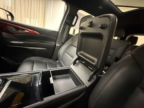 Certified 2024 Chevrolet Traverse Z71 w/ Enhanced Driving Package image 40