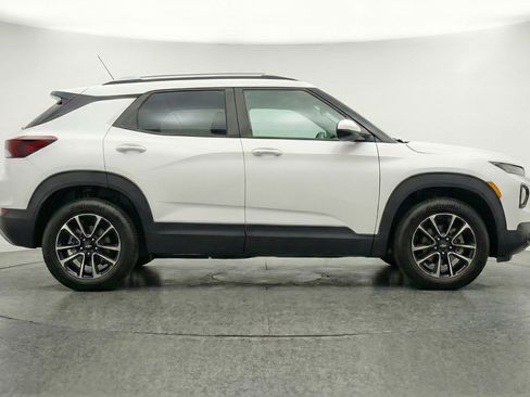Used 2025 Chevrolet TrailBlazer LT FWD image 11