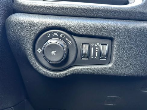 New 2026 Chrysler Pacifica Select w/ S Appearance Package FWD image 18