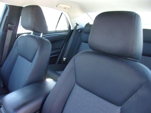 Used 2019 Chrysler 300 Touring image 9