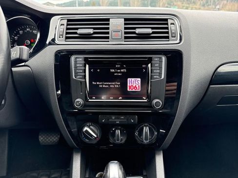 Used 2018 Volkswagen Jetta Sport image 25