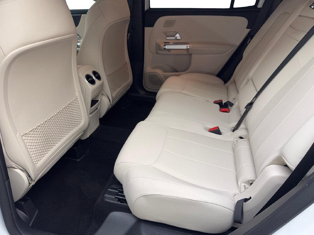 Used 2025 Mercedes-Benz GLB 250 w/ Exclusive Package image 33