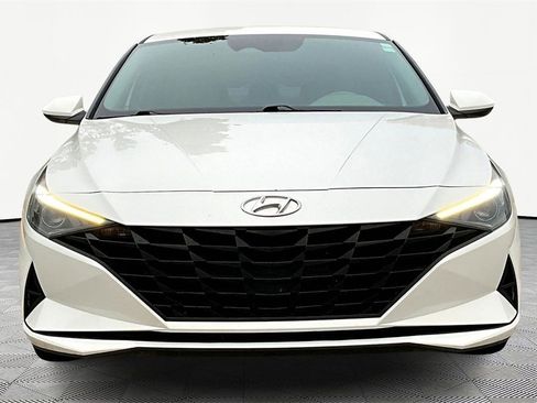 Used 2023 Hyundai Elantra SEL image 3