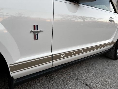 Used 2007 Ford Mustang Convertible image 10