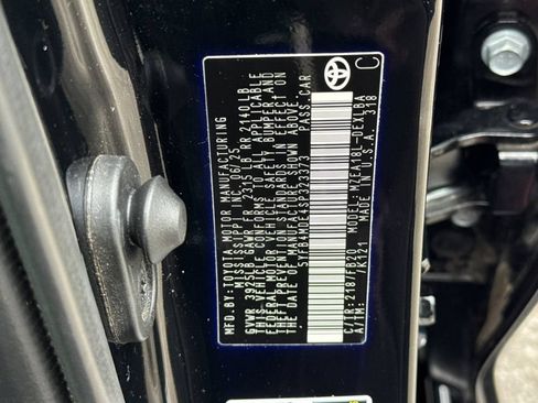 Certified 2025 Toyota Corolla LE w/ LE Premium Package FWD image 26