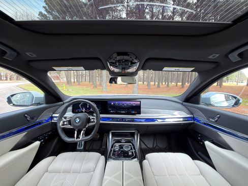 Certified 2024 BMW 760i xDrive w/ Executive Package image 2