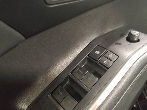 Used 2021 Toyota Highlander XLE image 27