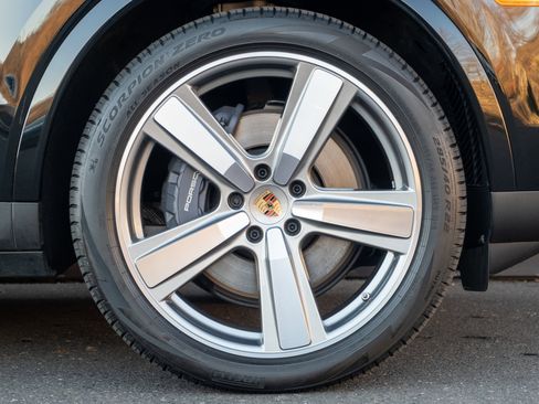 Certified 2025 Porsche Cayenne image 15