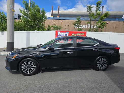 Used 2023 Nissan Altima 2.5 SV FWD image 11