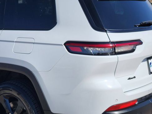 Used 2023 Jeep Grand Cherokee L Laredo AWD/4WD image 15