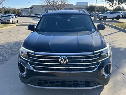 Certified 2025 Volkswagen Atlas SE w/ Panoramic Sunroof Package image 3