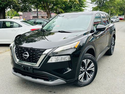 Used 2022 Nissan Rogue SV image 2