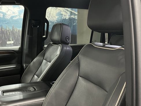 Used 2023 Chevrolet Suburban Premier image 16