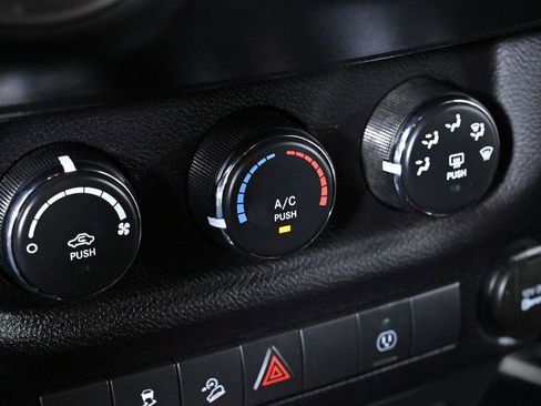 Used 2016 Jeep Wrangler Unlimited Sahara image 23