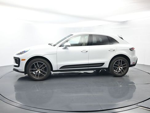 Certified 2024 Porsche Macan image 2